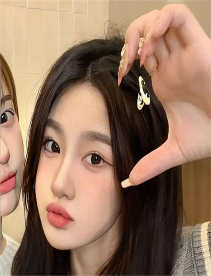 市场反应：《黑暗之夜》历史的事件再现与当代启示——剪辑节奏的艺术把握